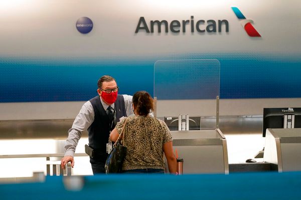 US Airlines Adding Jobs, Extending Rebound From October Low