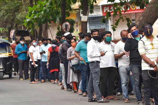 India Reels Amid Virus Surge, Affecting World Vaccine Supply