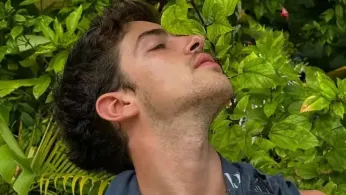 Manu Rios Makes His Fans Thirst With Viral Mirror Selfie Amid Netflix Success and Global Travels